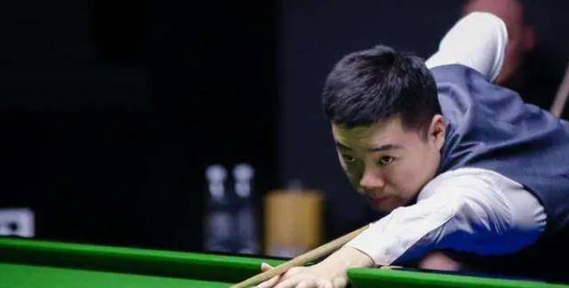 表现略显挣 表现略显挣