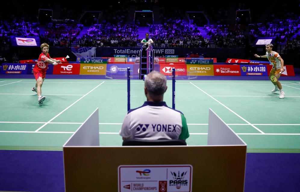 她赢得比赛 她赢得比赛