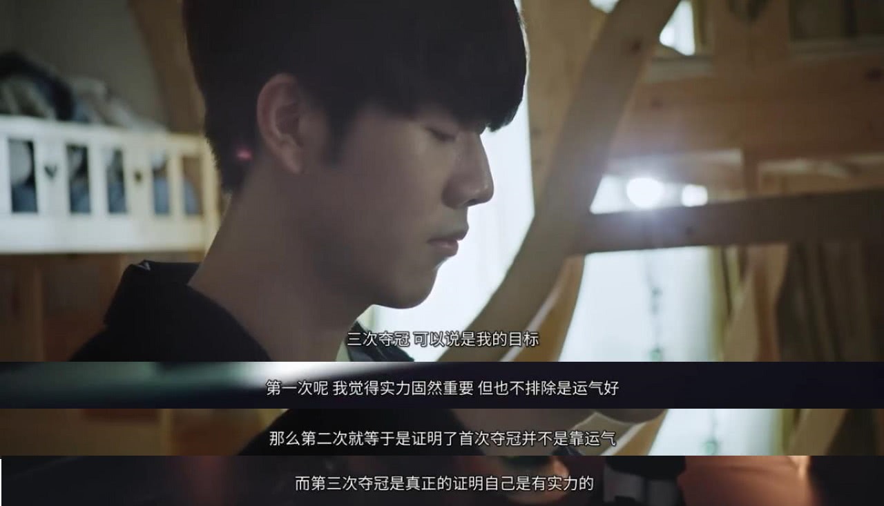 一位男子为 一位男子为